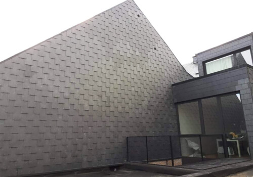 Rénovation d&rsquo;un pignon de maison – Bardage en ardoises naturelles et finition en zinguerie noire